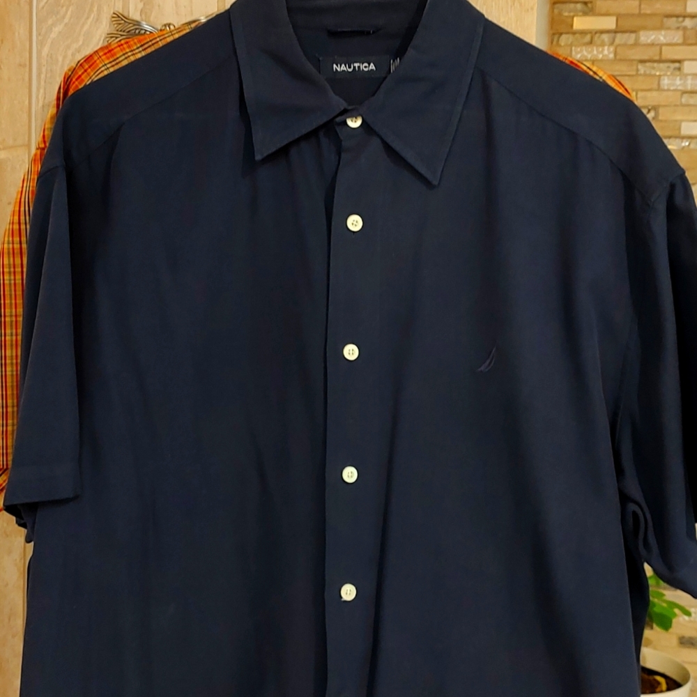 Men's Nautica Navy blue shirt large